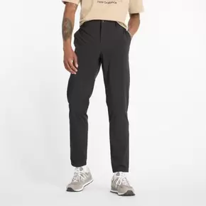 Athletics Ripstop Standard Tapered Pant 32" Män Byxor & Tights för 1050 kr på New Balance