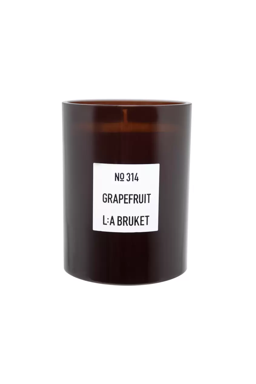 Candle Grapefruit A Bruket Candle Grapefruit för 640 kr på Kicks