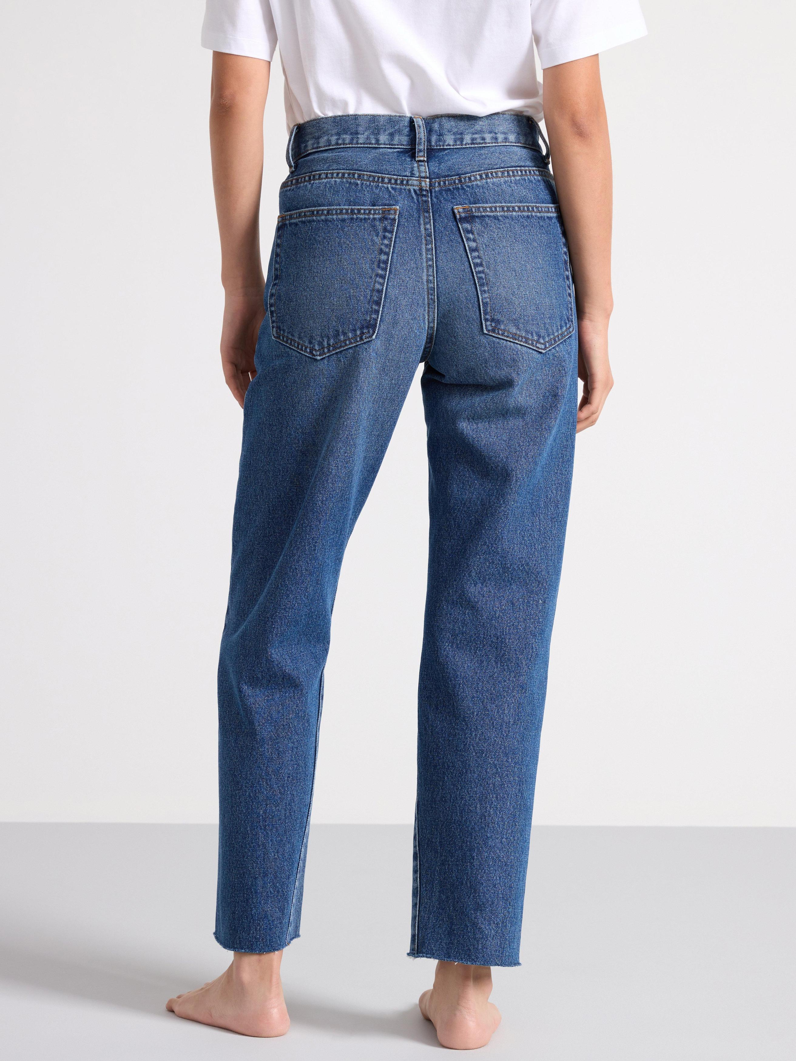 Jeans med normalhög midja för 299,5 kr på Lindex