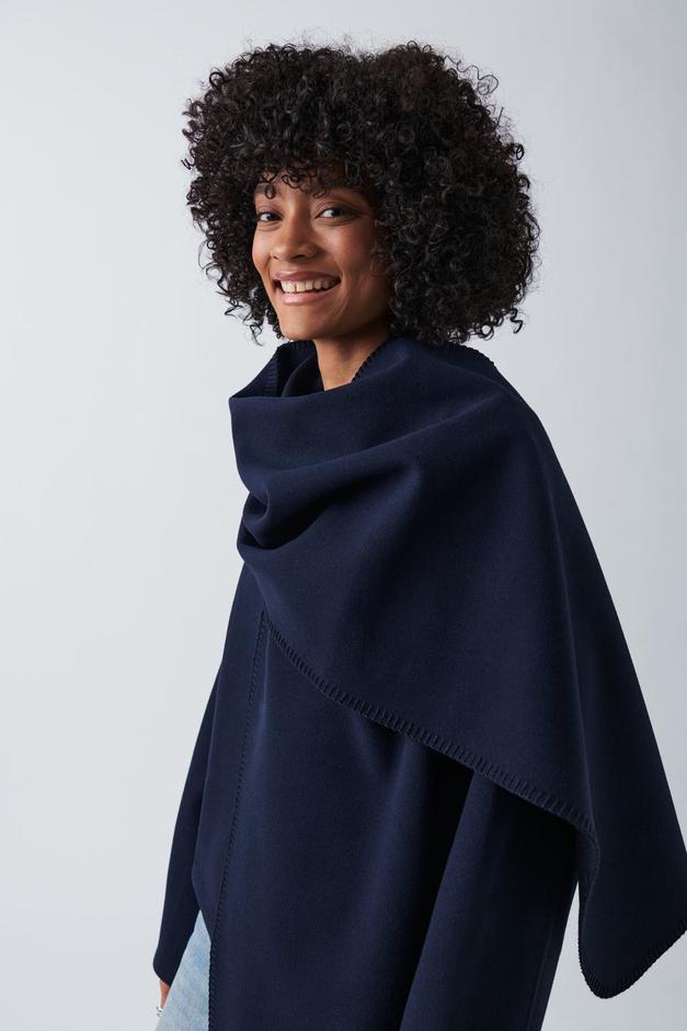 Blanket stitch scarf för 77,98 kr på Gina Tricot