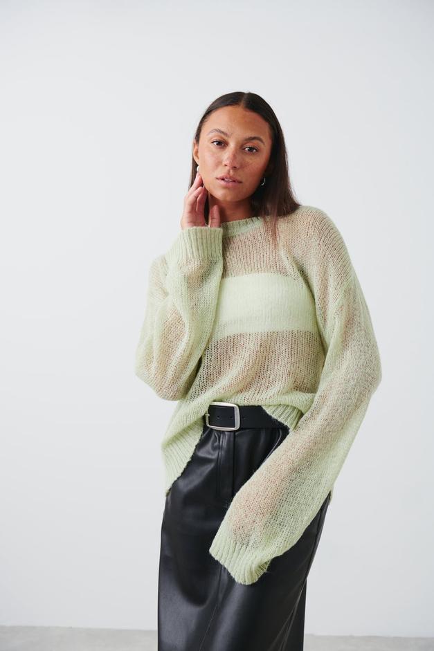 Sheer knitted sweater för 107,98 kr på Gina Tricot