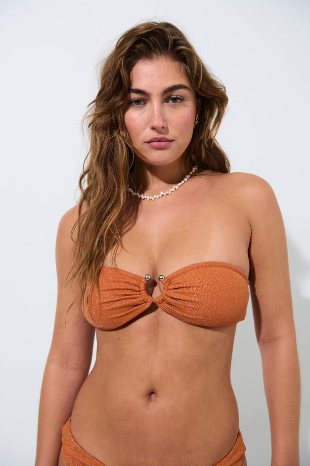 Glitter bikini detail top för 129,95 kr på Gina Tricot