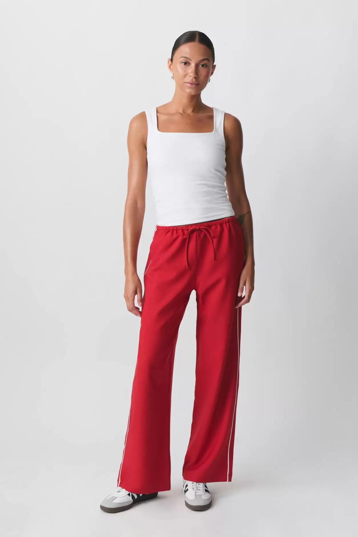 Relaxed stripe trousers för 138 kr på Gina Tricot