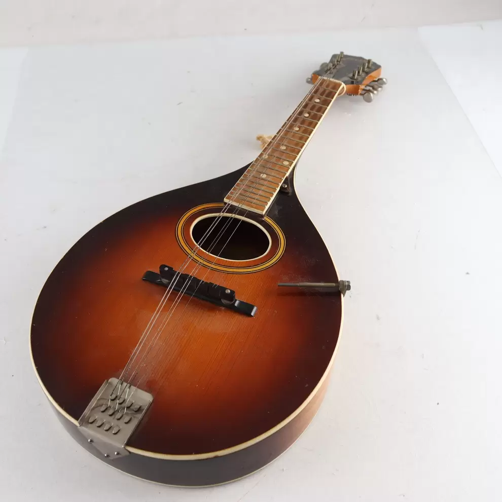 Mandolin, Levin, Nr 185579. Endast avhämtning. för 320 kr på Myrorna