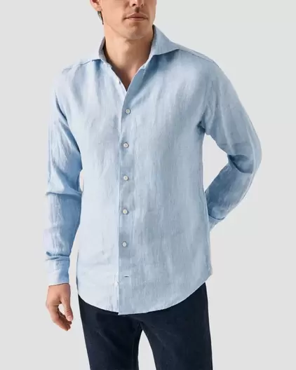Blå skjorta i linnetwill för 2000 kr på Eton