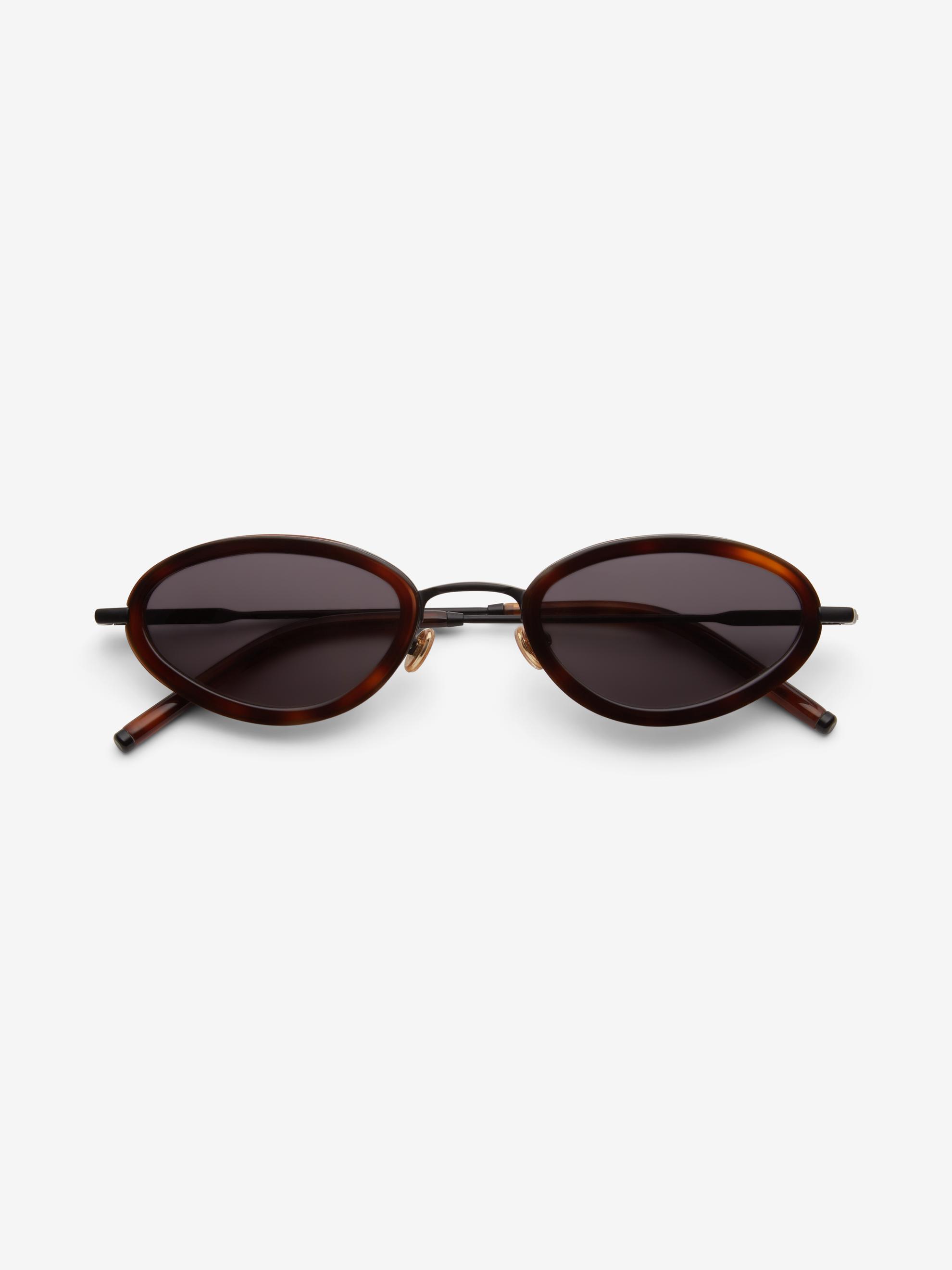 Oval sunglasses för 1800 kr på Dagmar
