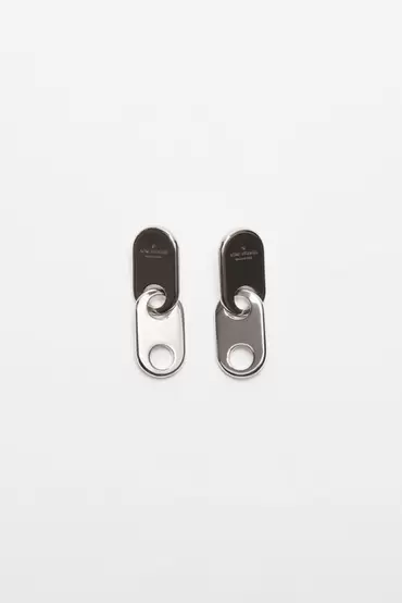 Chain lock earring för 3800 kr på Acne Studios