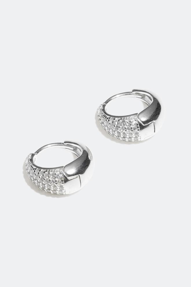 Ovala hoops i äkta silver med Cubic Zirconia för 299 kr på Glitter