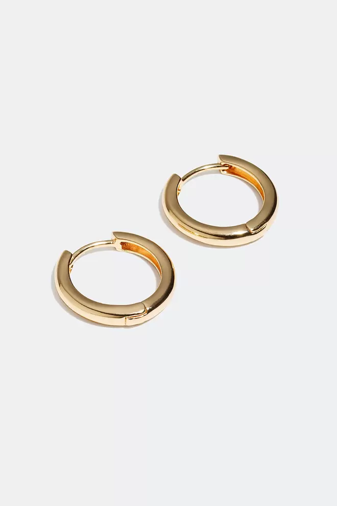 Smala hoops förgyllda med 18k guld för 299 kr på Glitter