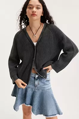 Stickad oversized cardigan för 349 kr på Monki