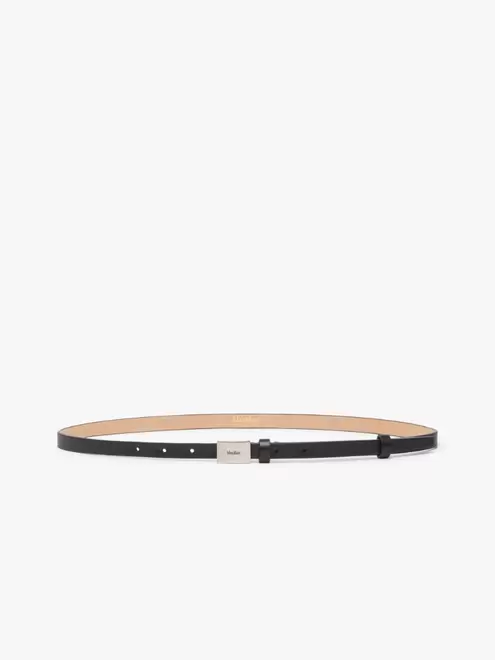 Leather belt with logo tag för 2690 kr på Max Mara