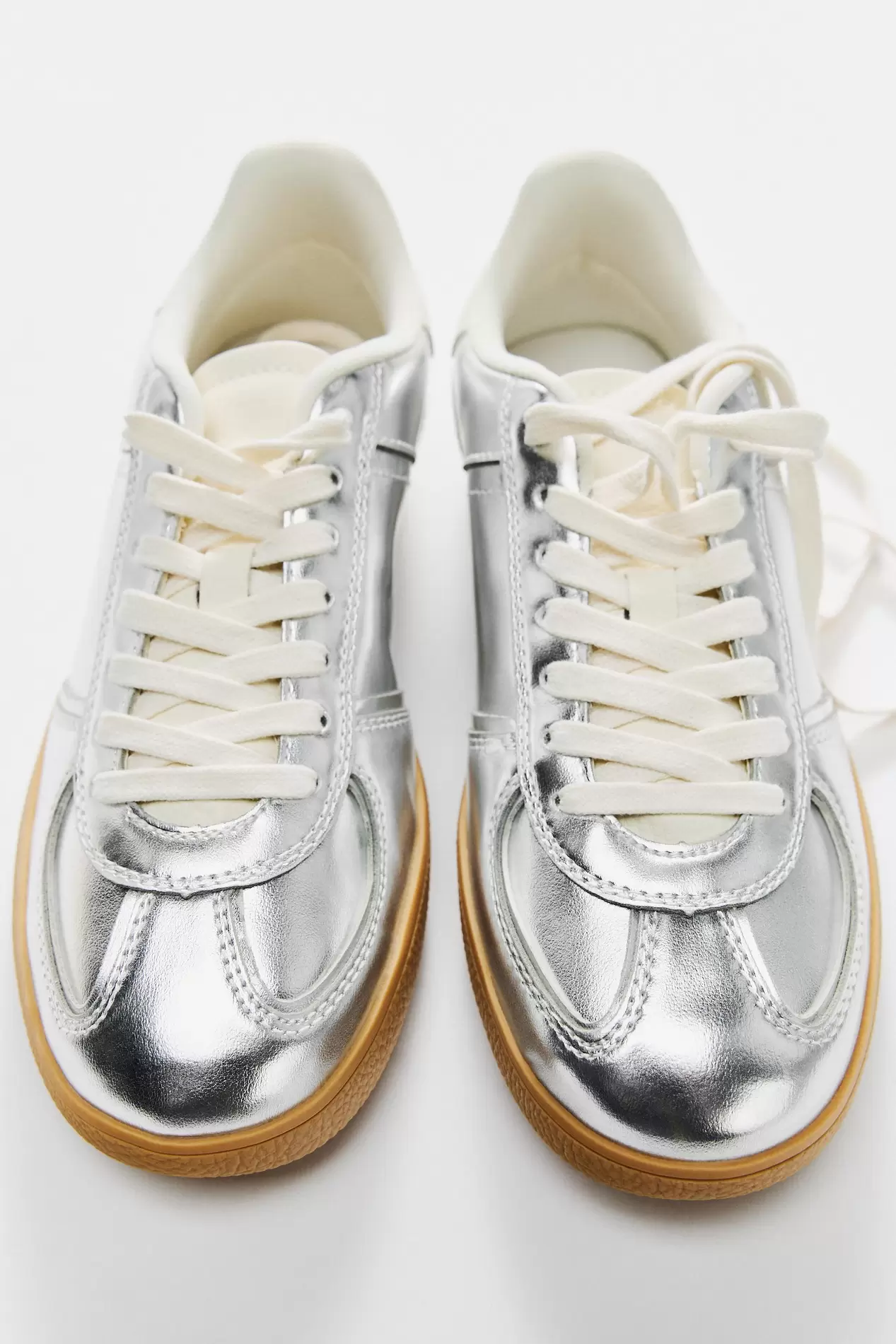 METALLIC TRAINERS för 399 kr på ZARA