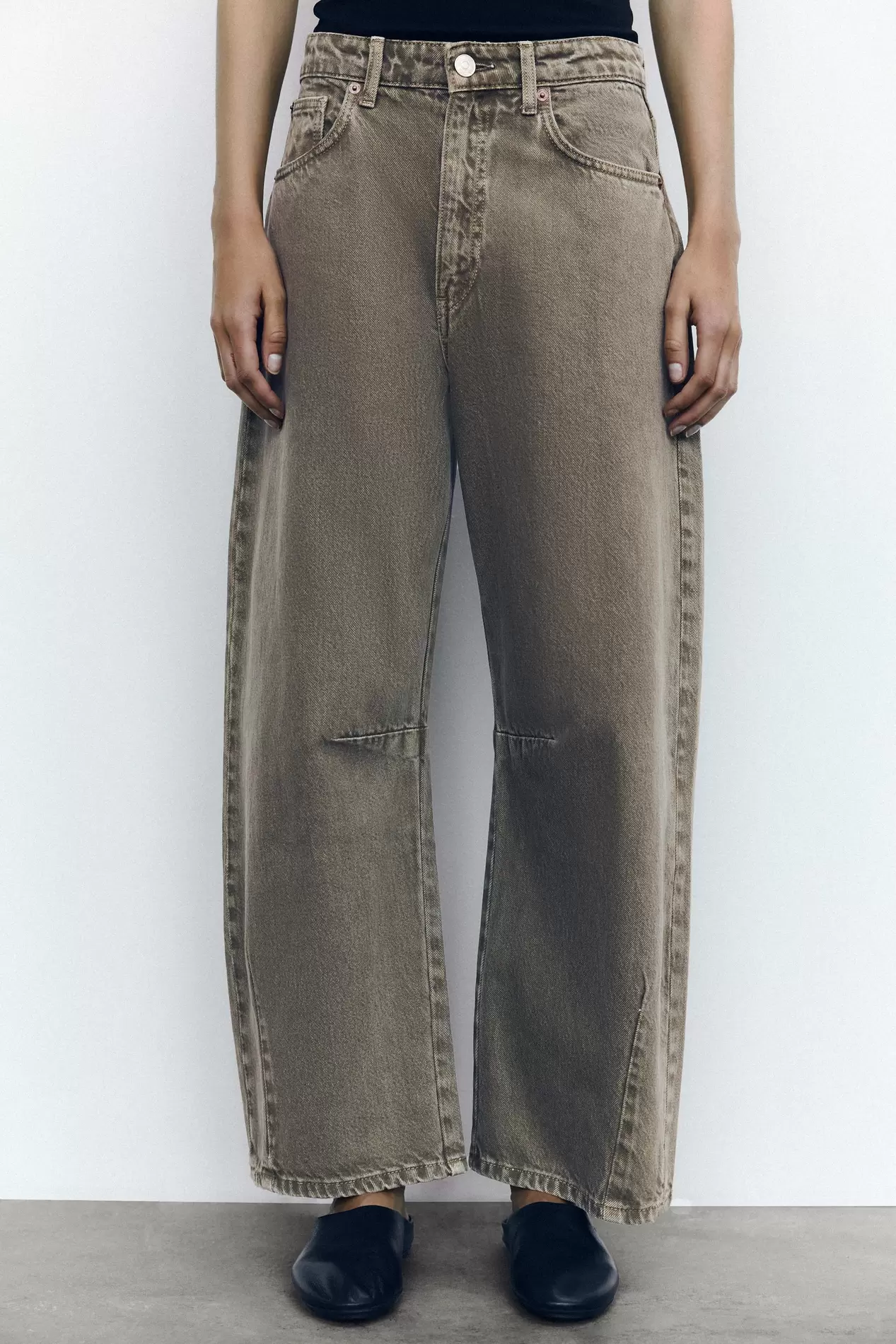 TRF MID-RISE BAGGY BALLOON JEANS för 399 kr på ZARA