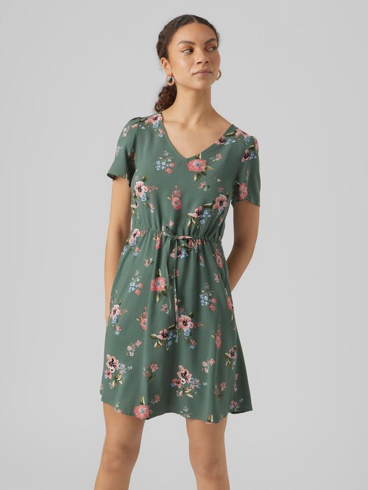VMEASY Kort klänning för 239,96 kr på Vero Moda