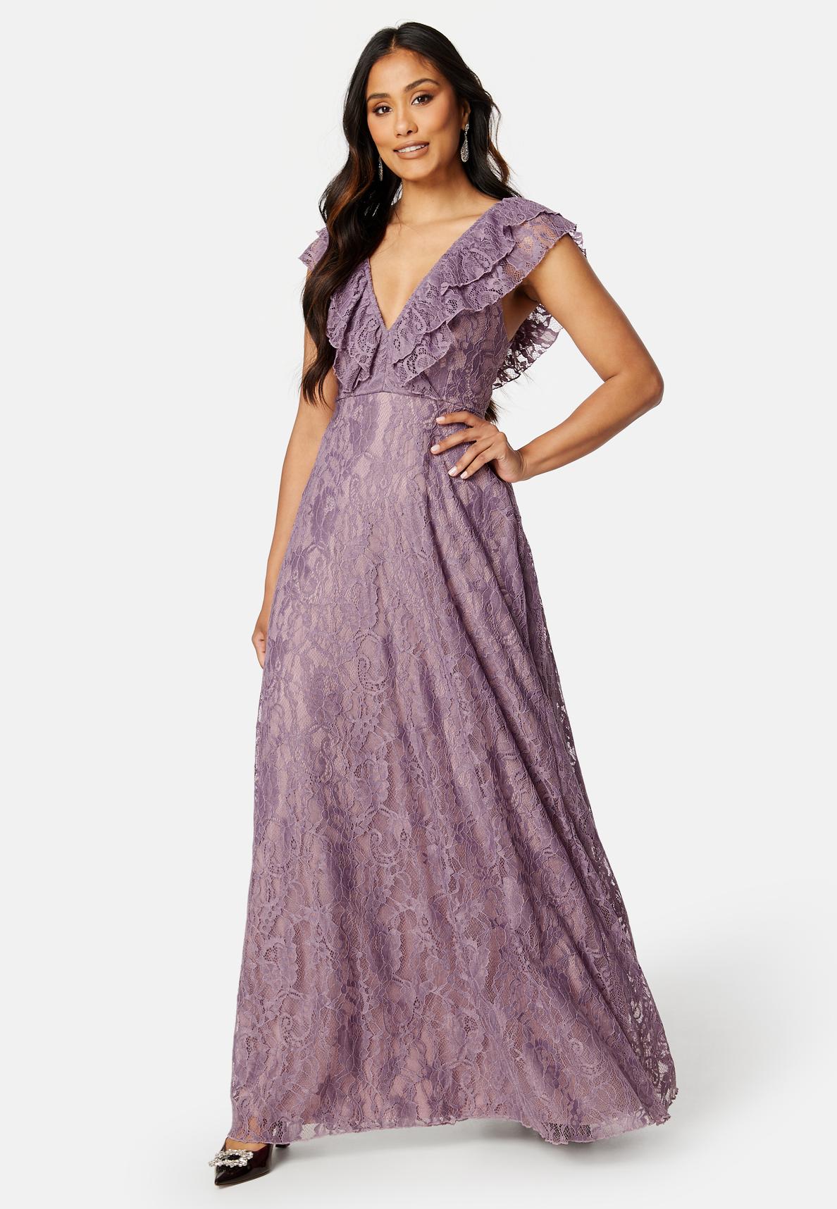 Yveine Lace Gown för 299 kr på Bubbleroom