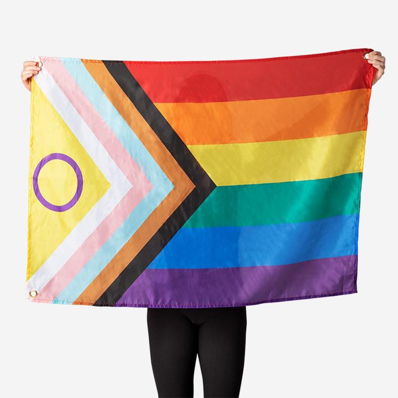 Dekorativ Pride flagga. 110x80 cm för 50 kr på Flying Tiger