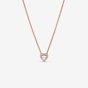 Halsband med glittrande hjärta för 899 kr på Pandora