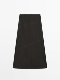 Skirt with topstitching and slits för 999 kr på Massimo Dutti